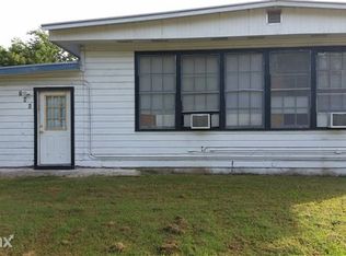 704 E Hamilton St, Cuero, TX 77954
