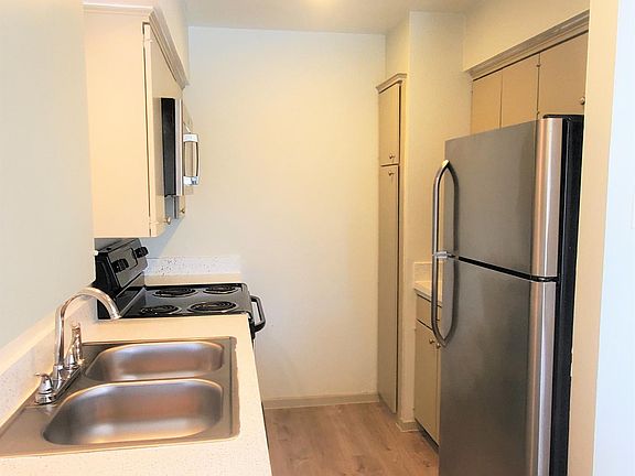 3rd image of 1411 Winding Brook Cir #285