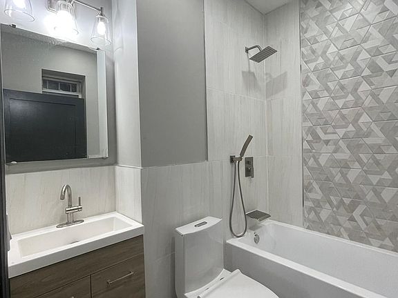 3rd image of 305 Magnolia Ave APT 1