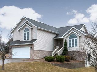 2800 Broken Woods Dr, Coralville, IA 52241