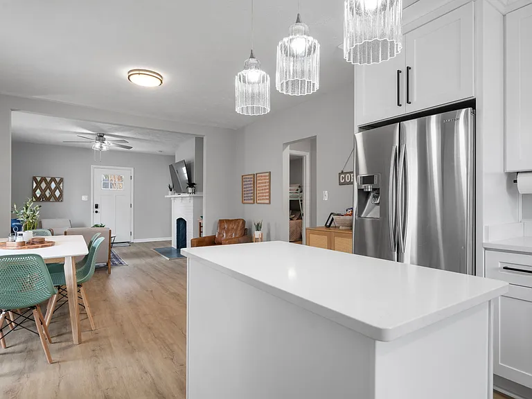 2403 E Pembroke Ave — Photo 18