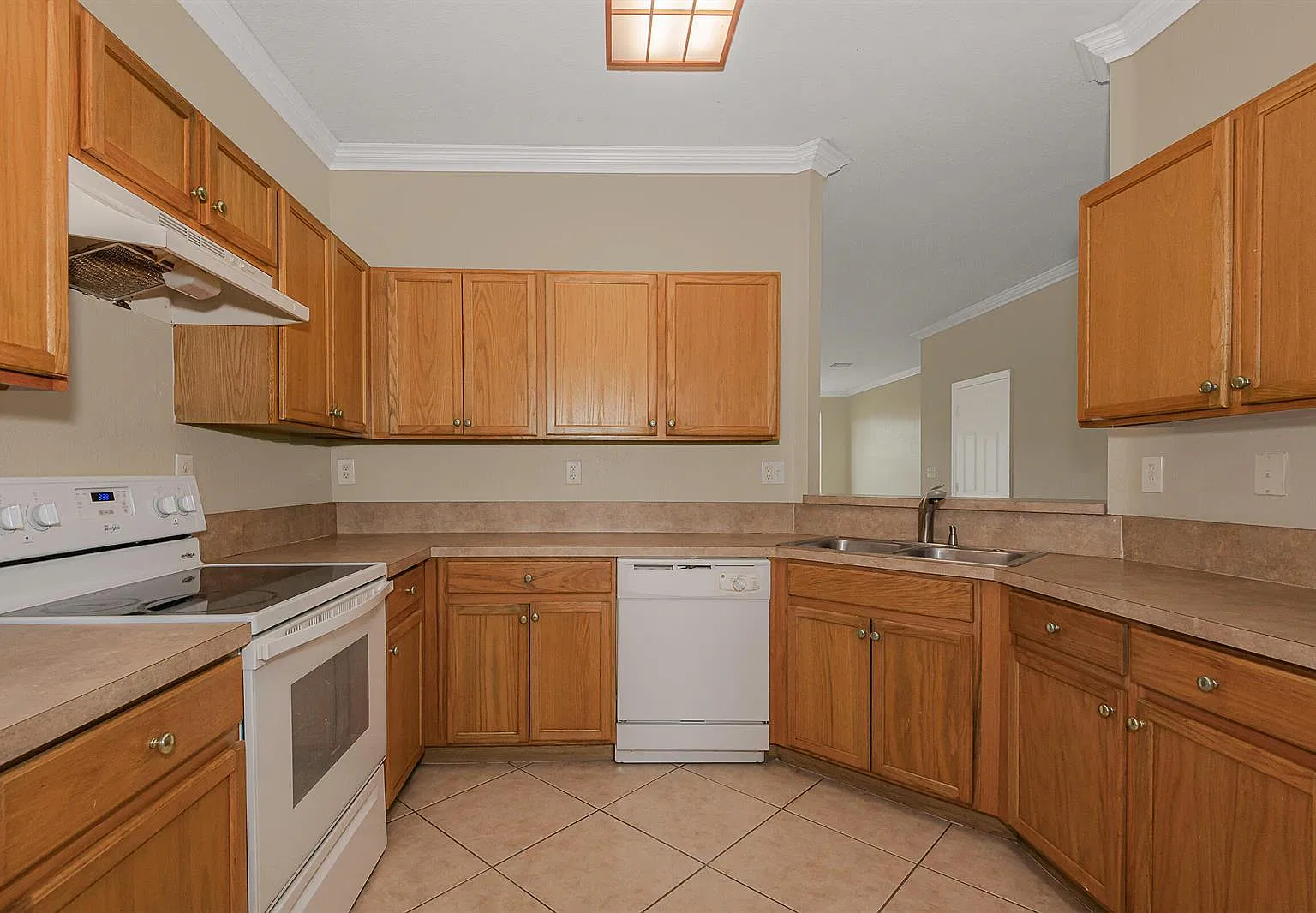 3 bed, 3.5 bath, 1954 sqft, $3,050 — Photo 3