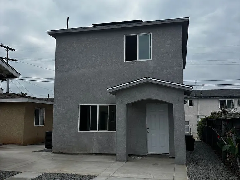 3021 46th St — Photo 2