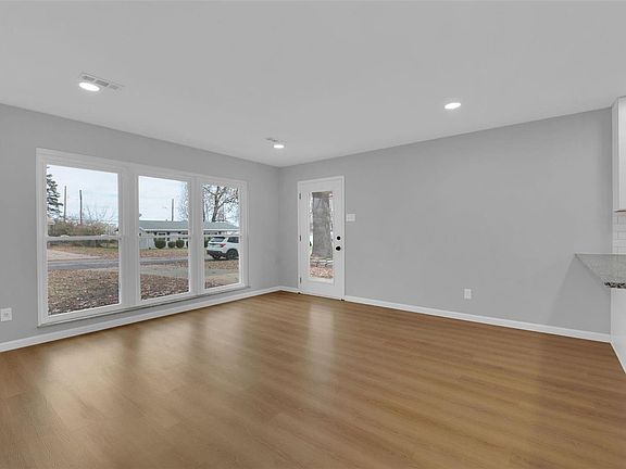 3rd image of 9532 Stansberry Ave