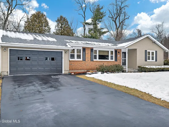 10 Danielwood Dr, Loudonville, NY 12211