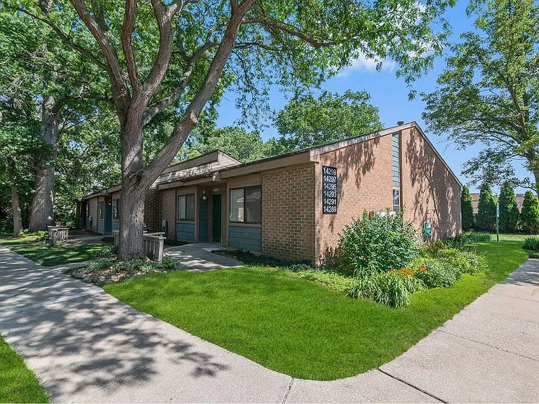 Pine Creek Apartments — Photo 22