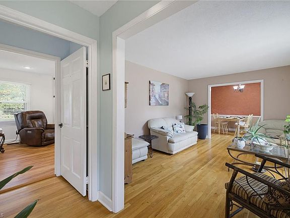 5th image of 4811 Spilsby Ln
