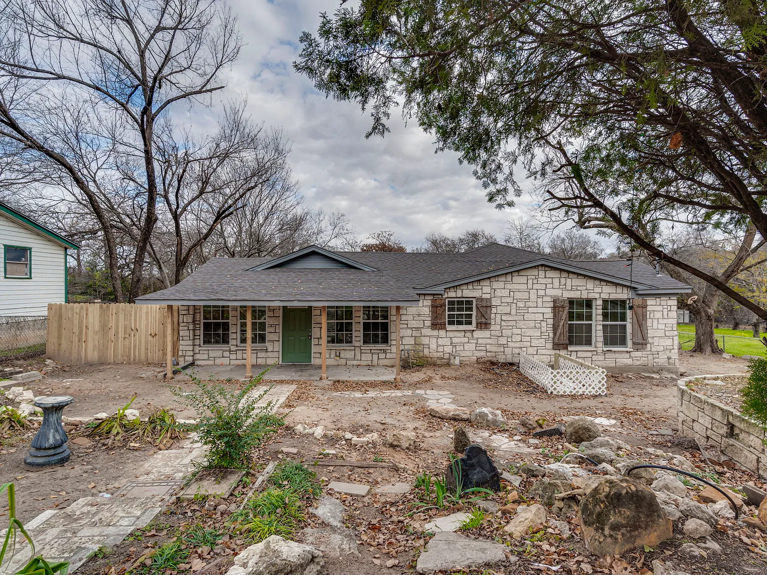 4 bed, 2020 sqft, $2,500 — Photo 1