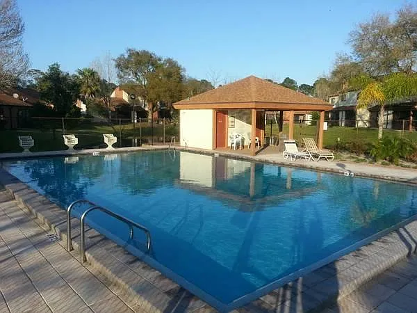 2 bed, 2.5 bath, 1182 sqft, $1,895 — Photo 2