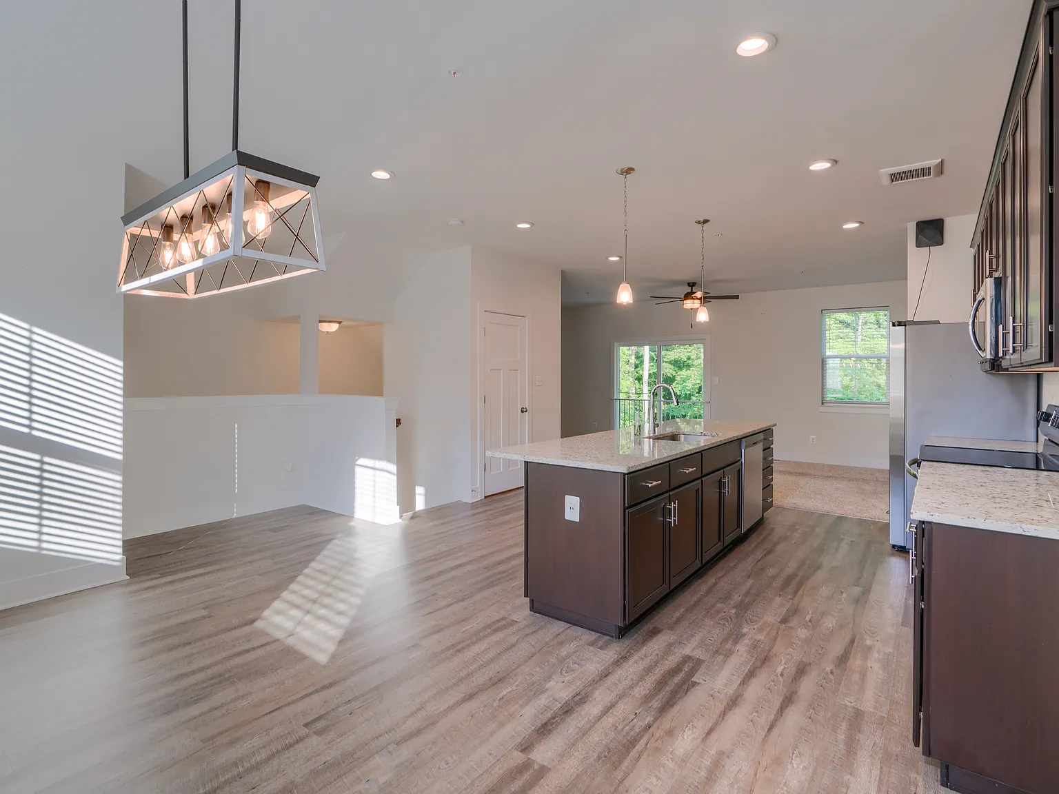 3 bed, 2519 sqft, $2,850 — Photo 3
