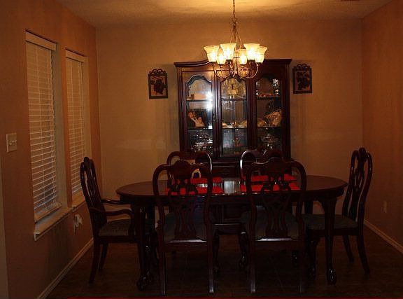 2nd image of 1006 E Dawson Ln