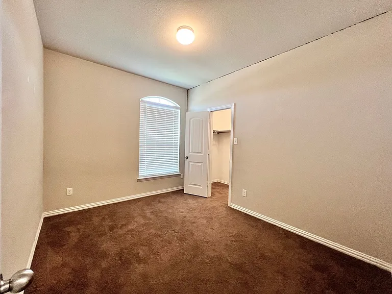 215 Clark Dr — Photo 24