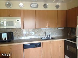 3rd image of 212 Wellington E