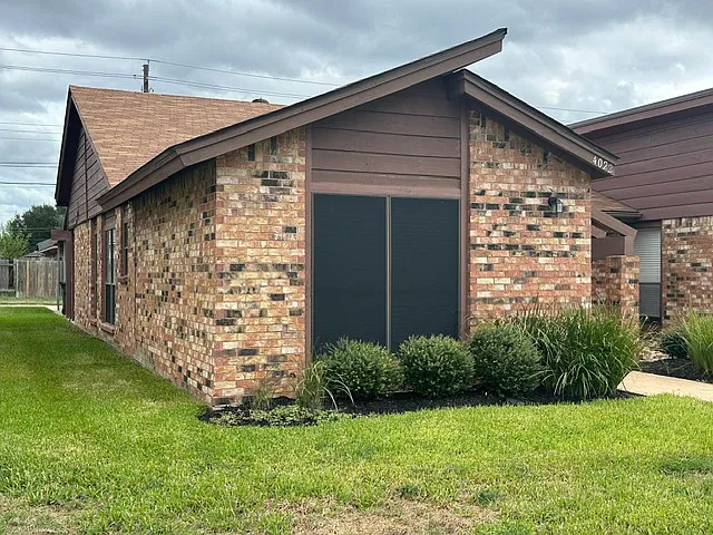 2 bed, 929 sqft, $1,200 — Photo 3