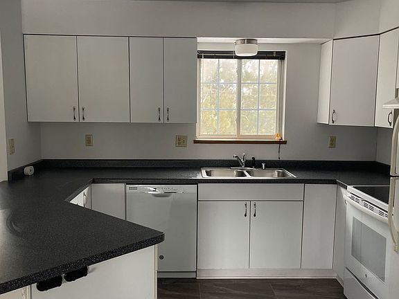 2nd image of 629 Brooks Pl #637