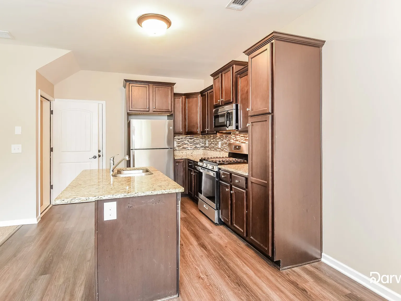 3 bed, 3.5 bath, 2186 sqft, $2,045 — Photo 3