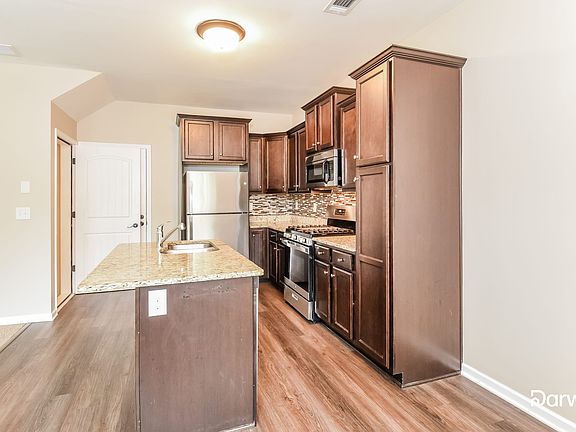 3rd image of 118 Bethany Manor Dr