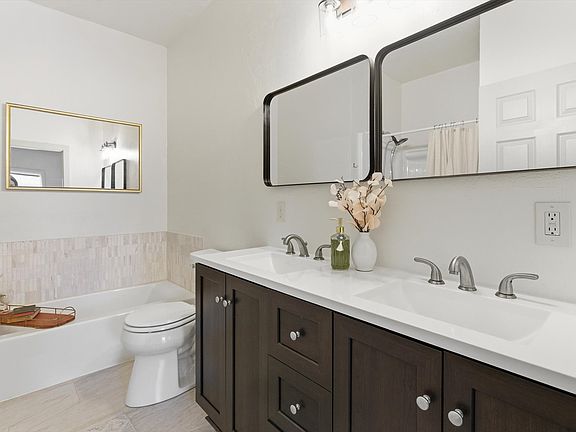 4th image of 412 W 4th St