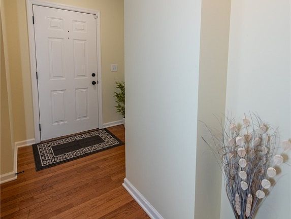 3rd image of 257 Bridgewater Ln