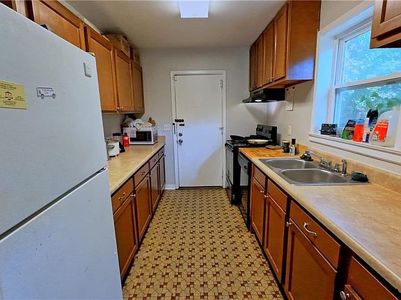 5th image of 2100 Springhill Trce