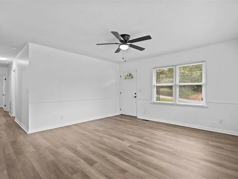 215 Thomas Heights Cir — Photo 5