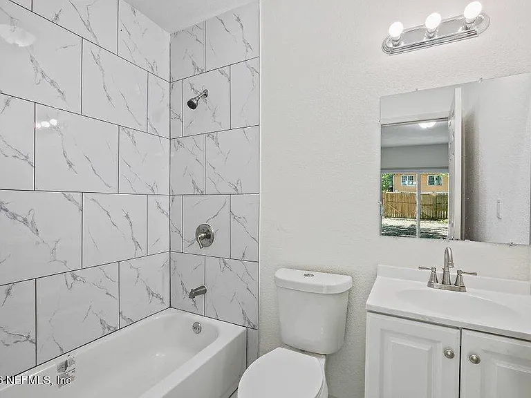 3058 Rosselle St — Photo 36
