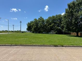 000 S Hedgewood Drive, Bolivar, MO 65613