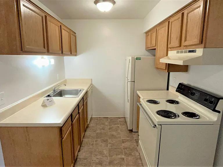 Charter Oaks Apartments — Photo 62
