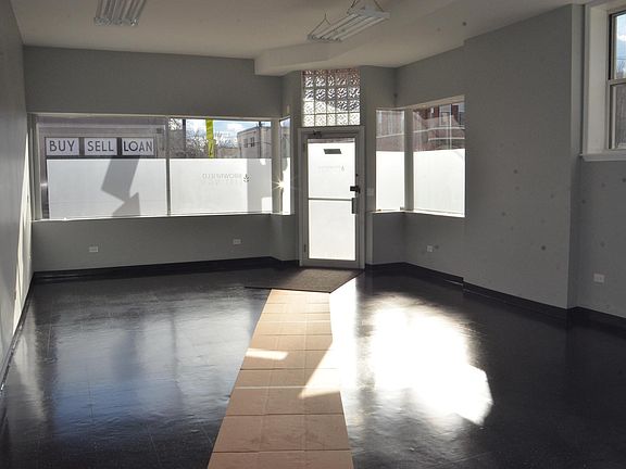 4th image of 2058 W Chicago Ave