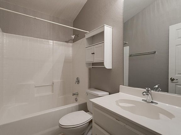 4th image of 2805 Lynx Ln