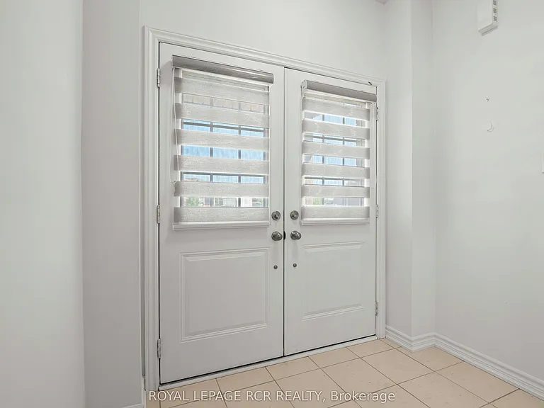 166 Seeley Ave — Photo 4