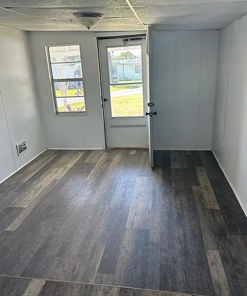 1424 Lakeview Dr — Photo 6