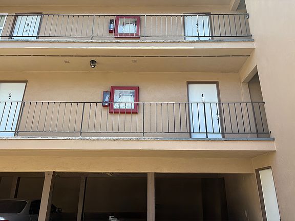 3rd image of 504 Richmond Dr #1
