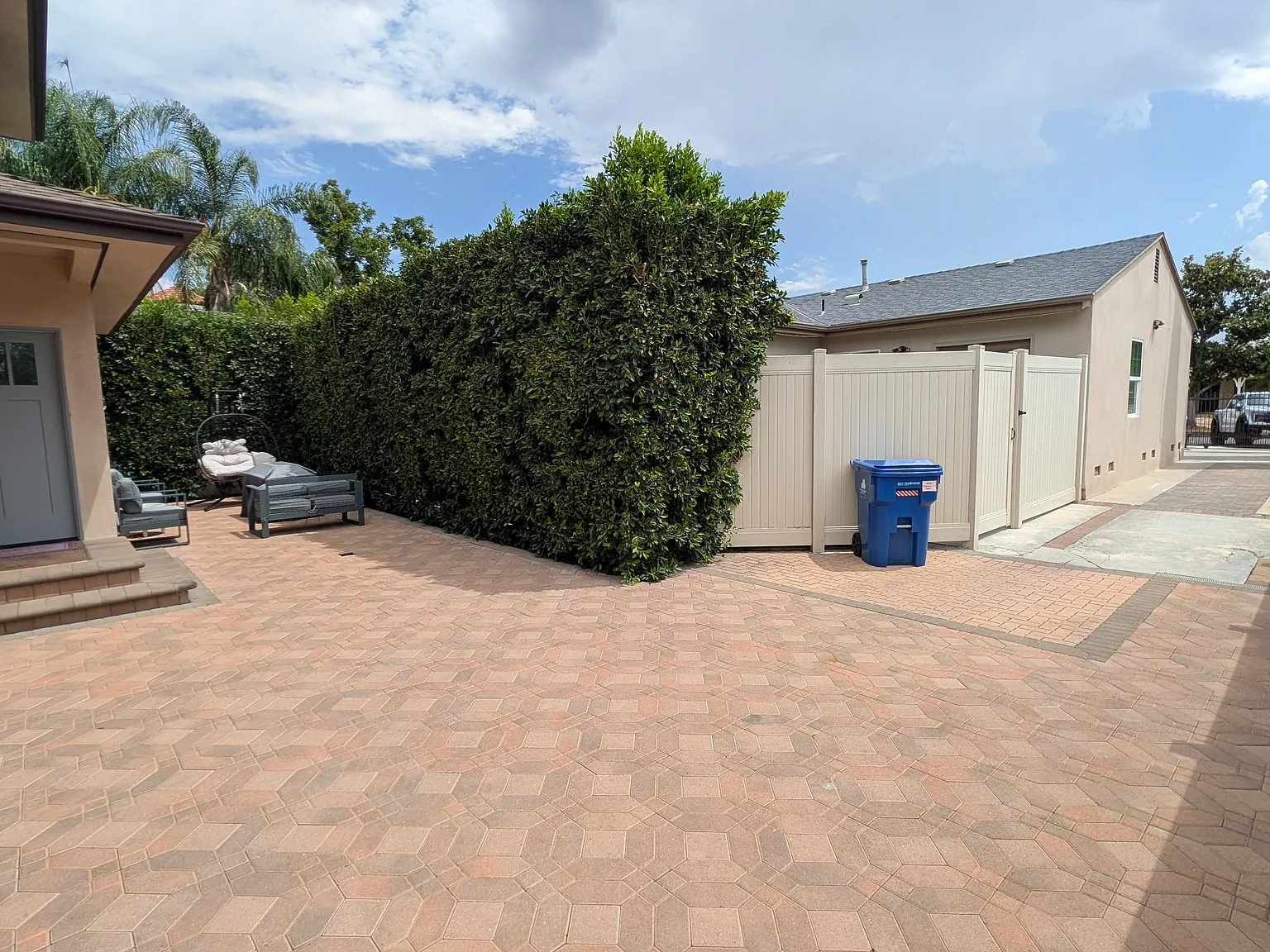 3 bed, 2.5 bath, 1600 sqft, $4,950 — Photo 3