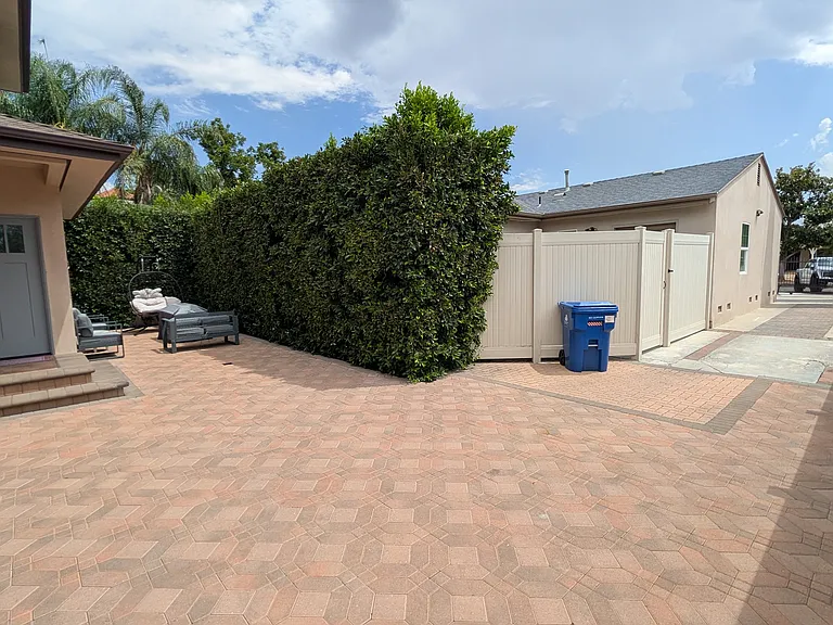 6215 Carpenter Ave — Photo 3