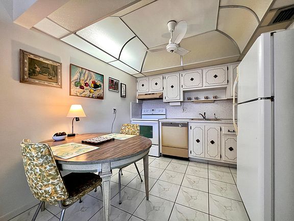 2nd image of 313 Greenbrier B