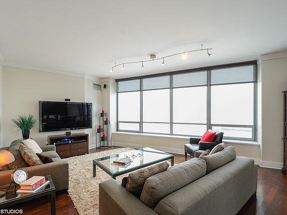 5th image of 600 N Lake Shore Dr APT 2704