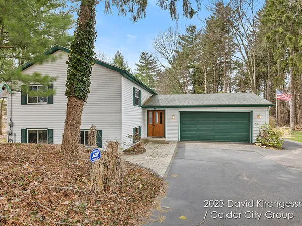 5097 Division Ave N, Comstock Park, MI 49321