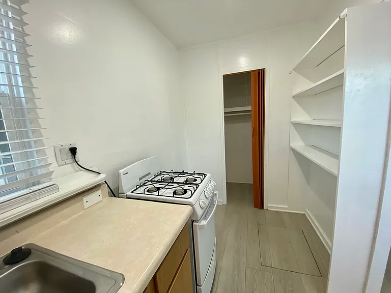 435 1/2 N Catalina Ave — Photo 5