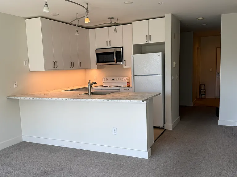 2440 Western Ave #614 — Photo 2