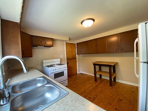 5th image of 412 E Wylie St