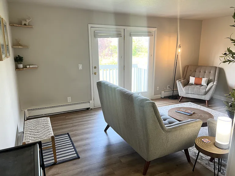 11539 Heritage Ct #6 — Photo 2