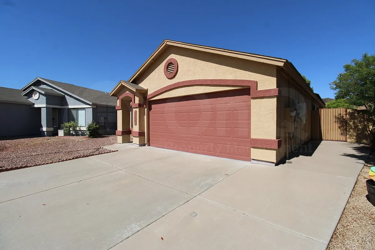 4 bed, 2.0 bath, 1465 sqft, $2,650 — Photo 2