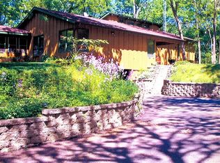 833 Forest Park Cir, Dixon, IL 61021