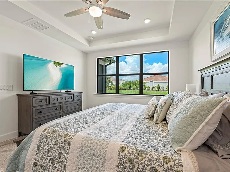 17434 Caravita Ln — Photo 12