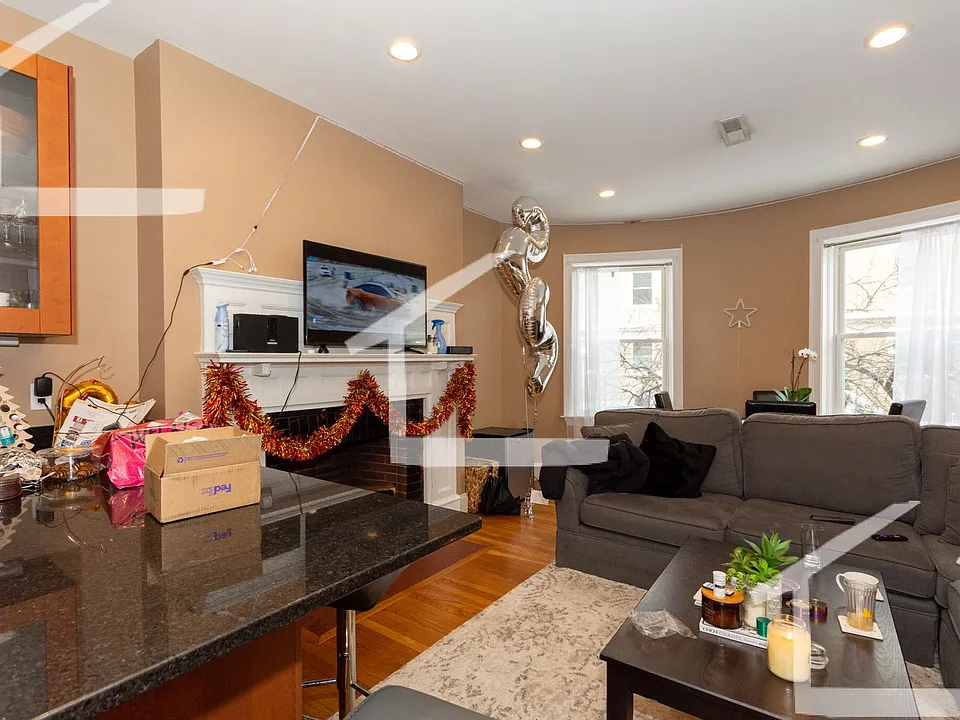 15 Saint Lukes Rd #1