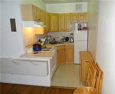 3rd image of 40 W 71st St APT 3A