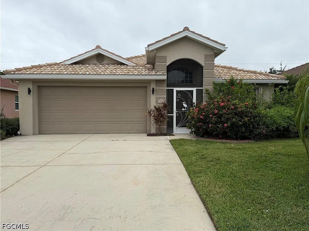 3 bed, 2.0 bath, 1998 sqft, $1,800 — Photo 1