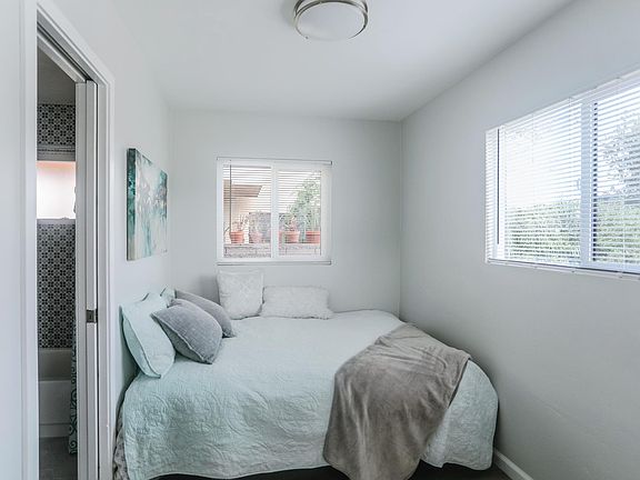 3rd image of 4205 Noyes St #7