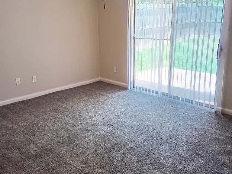 317 Hampton Ct #317 — Photo 6